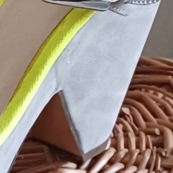 Michael Antonio Taupe Nubuck Platform chunky sole Sandals size 6.5 - Picture 4 of 4